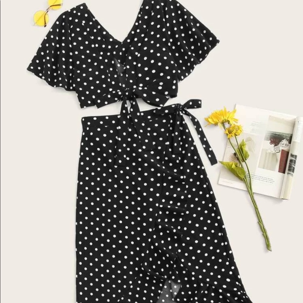Matching set polka dot skirt 💐